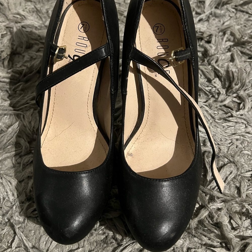 Womens 7.5 heels .